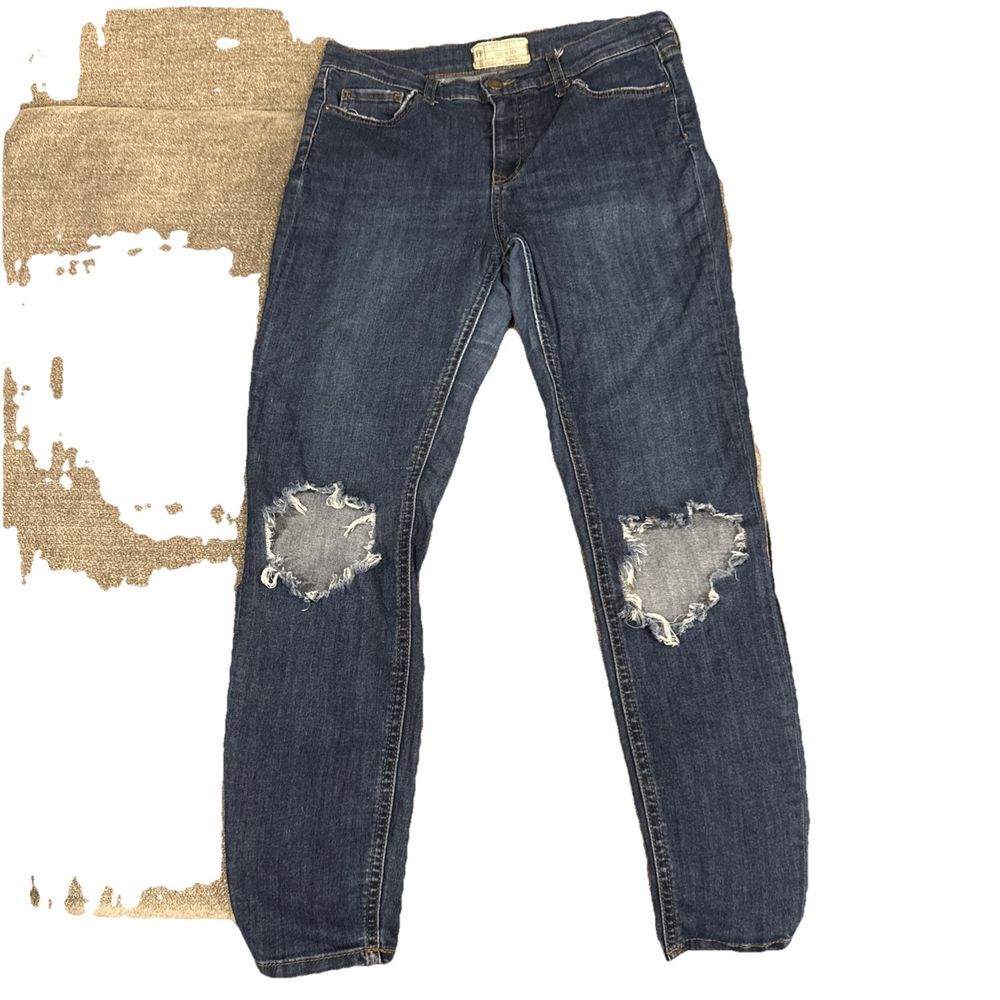 Free People Jeans Womens Size 30 Blue Dark Wash Distressed Denim Measured 30x36